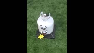 Tailgater Magazine "New Gadget Alert": finally a tank holder for car & grass