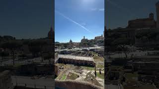 What a view!! 😍 #rome #travelitaly #romanruins #breathtakingviews #fyp