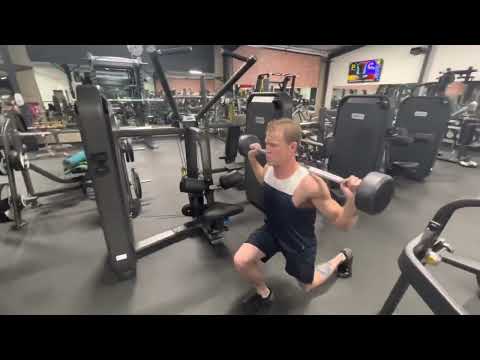 Walking Lunges with Straight Bar.