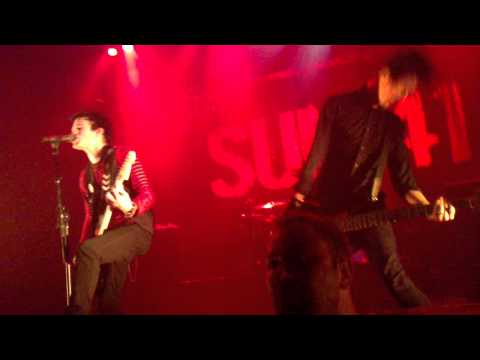 Sum 41 - The Hell Song ( Clermont-Ferrand 06.20.2011)