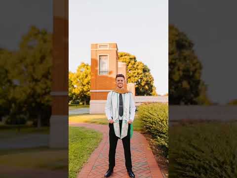 Grad session behind the scenes🎓 #seniorphotographer #seniorphotos #seniorphotography