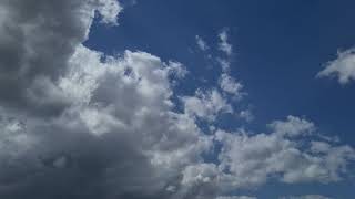 2 HOUR VIDEO SCREENSAVER. CLOUDS FLOATING IN THE SKY. RELAXING SCREENSAVER. RELAXING VIDEO. 4K VIDEO