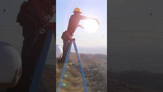 Changing the WORLD’S LARGEST lightbulb 💡