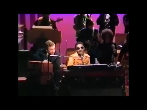 Stevie Wonder performs "Close To You" and "Never Can Say Goodbye" on The David Frost Show
