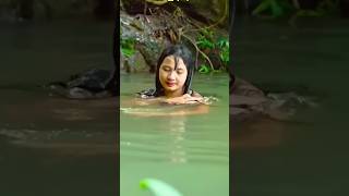 Build a treehouse out of bamboo #girlbuildingbushcraftlife #survivalgirl #forest #survival