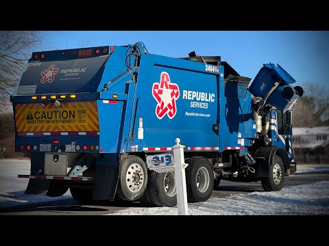 Republic Services 2404: Mack MRU Heil DuraPack Python 