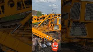 𝐈𝐧𝐝𝐢𝐚🇮🇳 𝐭𝐫𝐚𝐢𝐧 𝐭𝐫𝐚𝐜𝐤 𝐦𝐚𝐤𝐢𝐧𝐠 #shorts #indianrailways #train #trackmaking