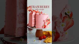 My favorite strawberry layer cake recipe 🍓 find it at sugarandsparrow.com #cake #strawberrycake