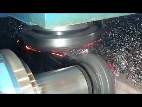 Heavy duty planer mill with vertical and horizontal spindle