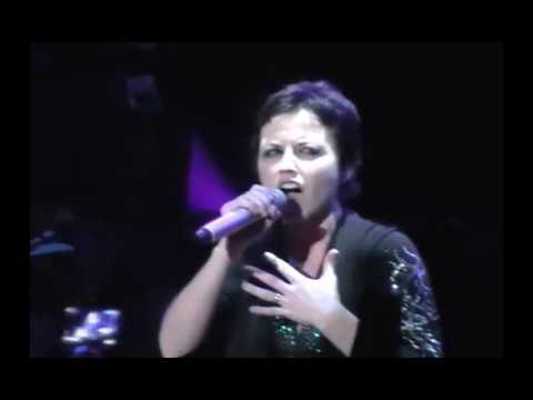 The Cranberries - Ode To My Family (Live in Lima 08.02.2010)