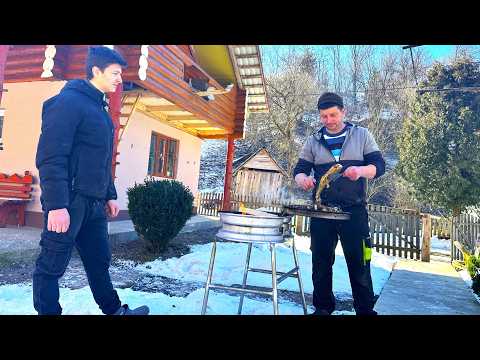 Carpathian village life 🌲 Men built a barbecue and fried trout 🐟🔥