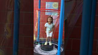 Giant bubble! 🫧 #kidsvideos #scienceforkids #bubbles