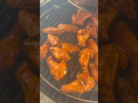 Easiest Wings on The Big Green Egg #biggreenegg #bbq #chickenwings #wings #smoker