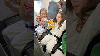 How to get free snacks at an airport #jonathanjoly #shorts #airport ￼