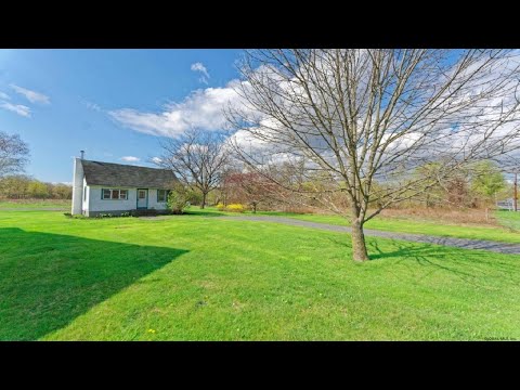 678 BRIDGE ST, Bethlehem, NY Presented by Christopher Broughton.