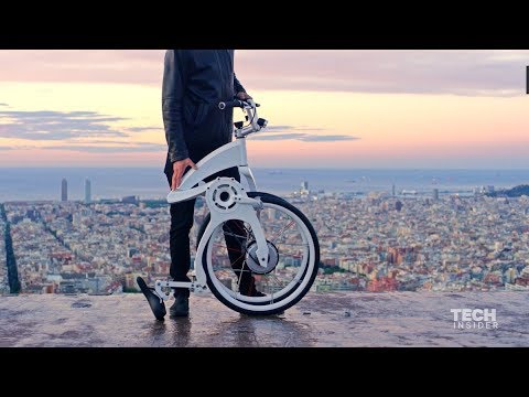 New technology this smart bike folds in just one second and auto-locks when you're 15 feet away.