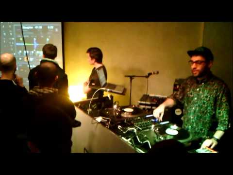 Native Instruments ADE 2012 Playground -  DJ Shiftee on Traktor F1, day 1. Demo and mapping