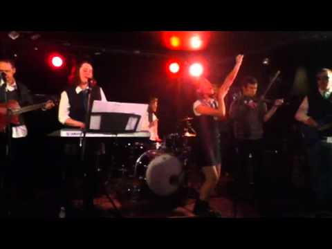 Not Blue - Bella and le Strangers - WEASLEYSTOCK 4.5.12