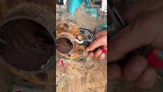 Slipped and rusted screws can be easilyremoved using this self-locking multi-function wrench#tool