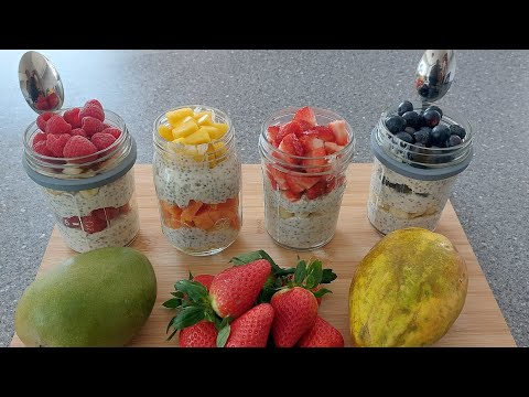 Four overnight oats ideas with fruits and berries // healthy breakfast meal prep // healthy meals