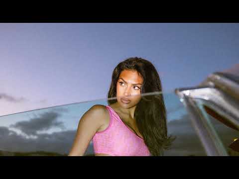 Paula Deanda Live Stream