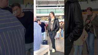 @david.kushner amazed EVERYONE at the AIRPORT with a SURPRISE performance of his song 🤯 PART 3
