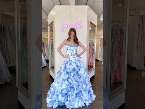 have you seen this dress? 💙🤍 #promdresses