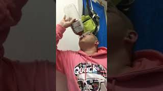 お茶一気飲みに失敗して討死する俺