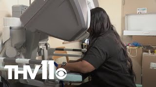 Robot helps Arkansas surgeons better perform minimally invasive surgeries