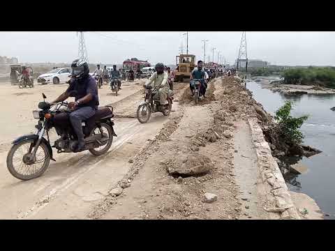 Karachi korangi  crossing Malir naddi  Road Mukammal tabah ho chuka hai #korangi #pakistan #youtube