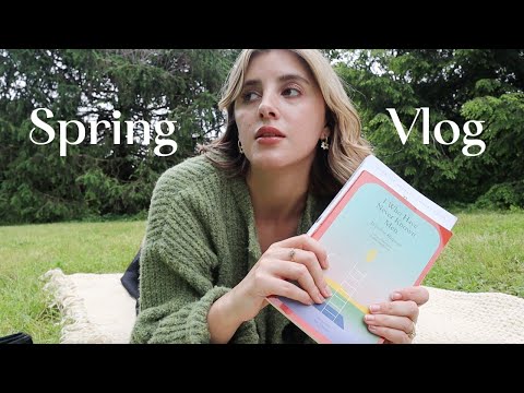 Cozy Spring Vlog | plant shopping, solo picnic, book talk VLOG
