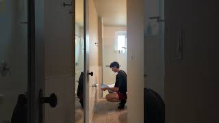 renter friendly bathroom makeover #boyapartment #bathroom #renterfriendly #peelandstick #interiors