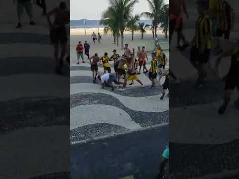 Briga entre torcedores do flamengo e do peñarol.