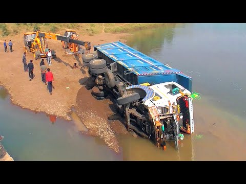 Top 30 Idiot Truck Driver Fails of 2025 – Shocking Crashes, Instant Karma & Dashcam Moments