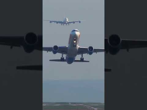 Name the airline! urne_aviation Foowavtiaicrafts for more planepotting#planes#planespotter#airbus380