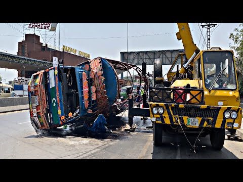 Road Accident Of Mini Truck Because Of Breakage Of The Brake Drum