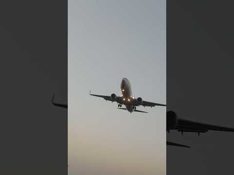 #usbanglaairlines #boeing737  Landing in Dhaka