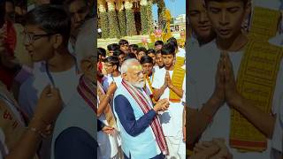 PM Modi joins young students chanting Vedic mantras in Somnath | #shorts