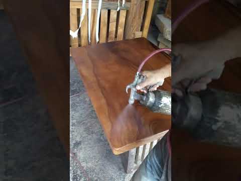 Varnishing acacia table top