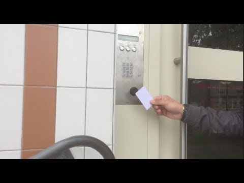 Ouvrir une porte digicode a la James bond 007