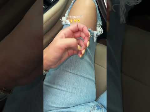 yellow chrome for spring #springnails #nailsoftiktok #acrylicnails #chromenails  #nailinspo