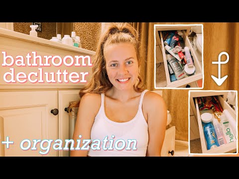BATHROOM DECLUTTER + ORGANIZATION // decluttering my bathroom for the first time in 5 years