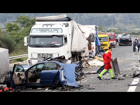 12 MINUTES OF CRAZY AND UNBELIEVABLE TRUCK SIMI & CAR Moments _ PROBABLY THE MOST UNLUCKY Moments