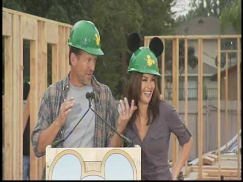 B-Roll: Bob Iger, Teri Hatcher, James Denton and Kermit the Frog & Miss Piggy