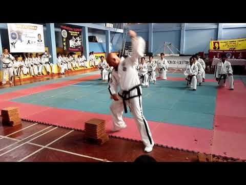 Teak Won do Performance - tile Breaking
