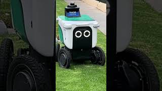 Food robot drama in Westwood today proved entertaining!! #foodrobot #robot #feedingrobot #robodance