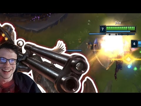Crownie plays Jhin into Ezreal in a long range poke lane