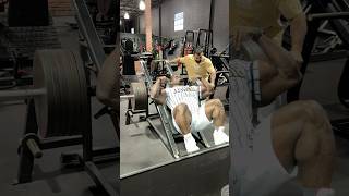 Try this hack squat dropset with controlled reps. #legday #motivation #hacksquat #dropset