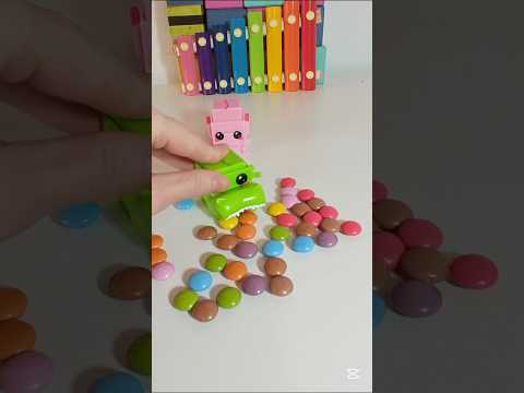 Unboxing Bloxies Animals Eating Colorful Candy! 🍬🦊✨ ASMR Fun! #asmr #asmrplay #animals #toys