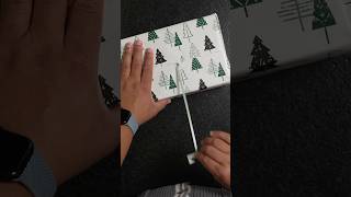 How to make easy-to-peel gift wrap 🎁 #gifts #giftwrapping #christmas #holidays #problemsolved